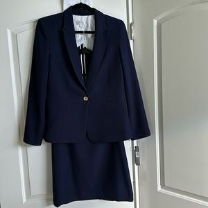 NWT navy blue Tahari ASL size 12 skirt suit with gold hardware and skirt detail